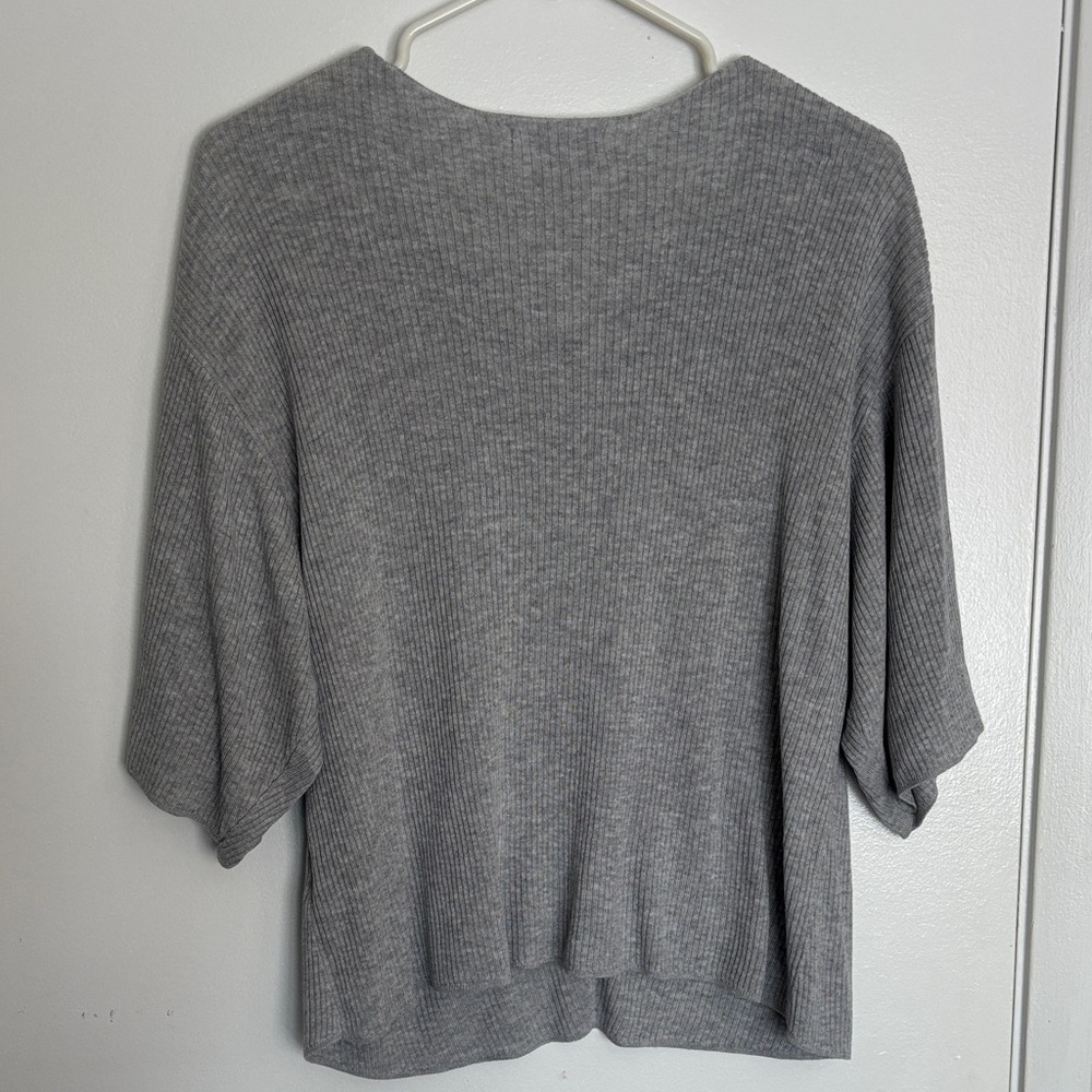 Uniqlo Light Gray Ribbed Knit Top - Picture 4 of 4